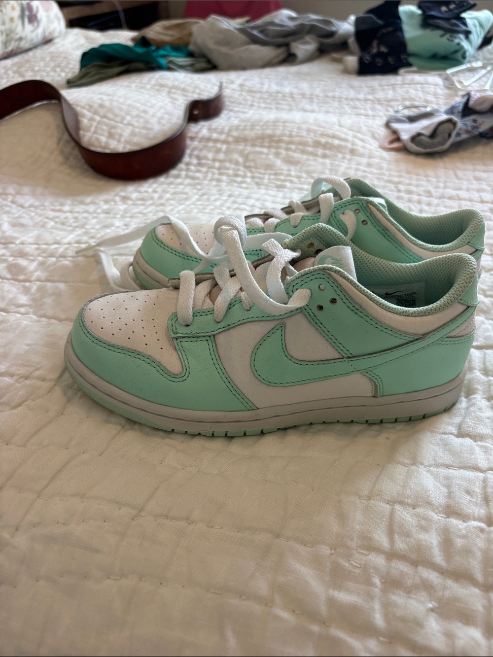 Nike Kids Low-Top Sneakers in Mint and White